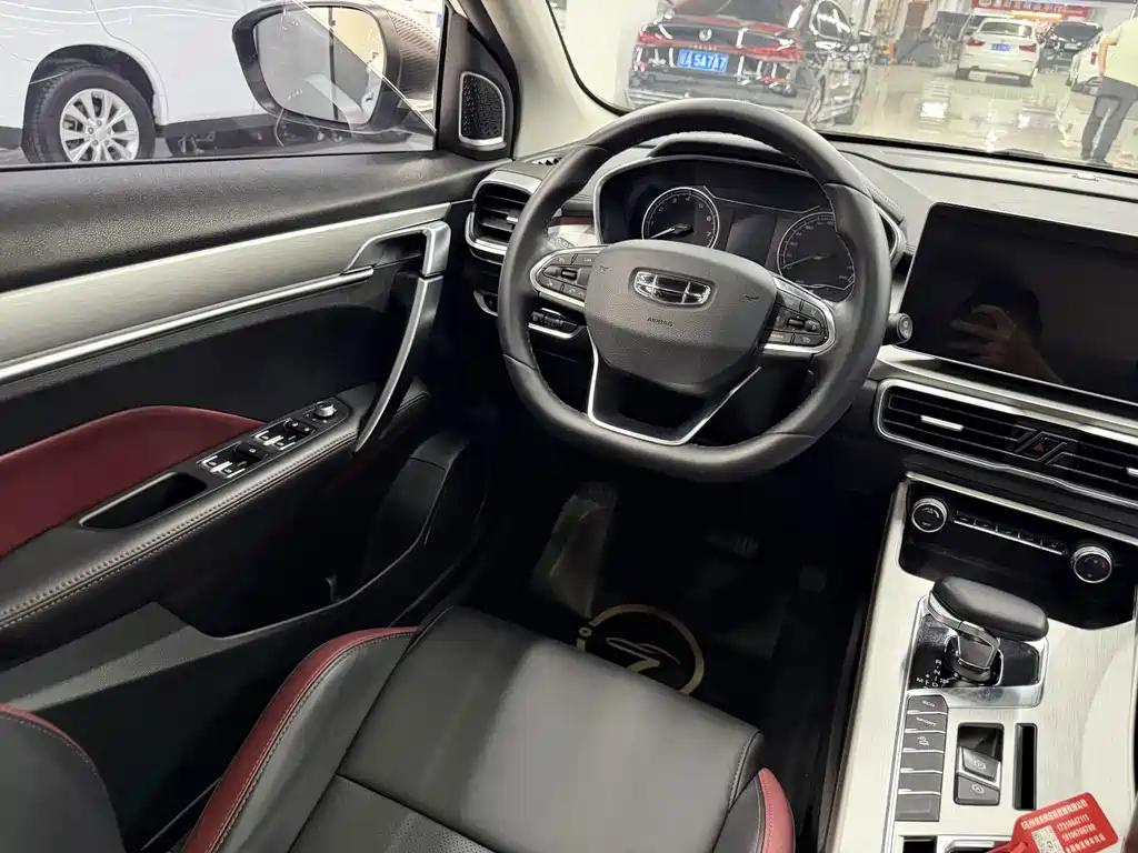 Geely Binyue — миниатюра 15