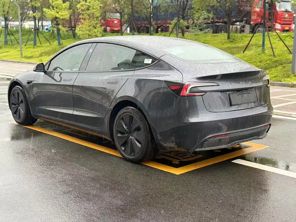 Tesla Model 3 — миниатюра 9