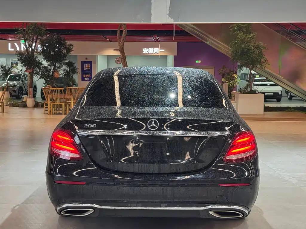 Mercedes-Benz E-Class — миниатюра 7