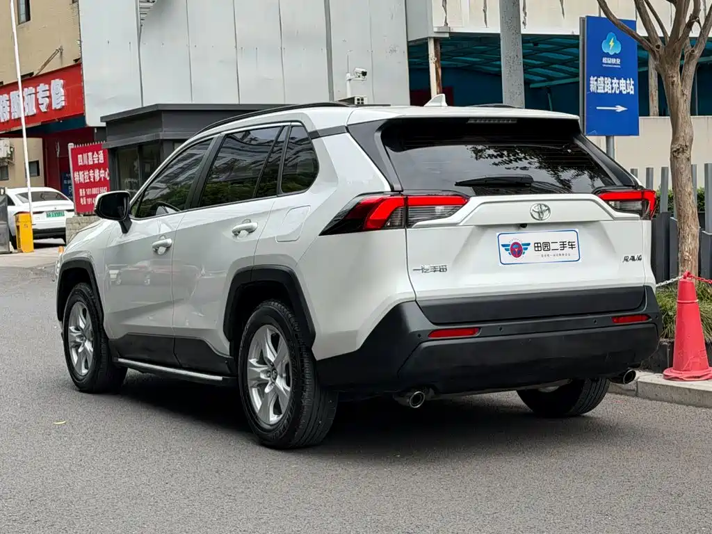 Toyota RAV4 — миниатюра 4