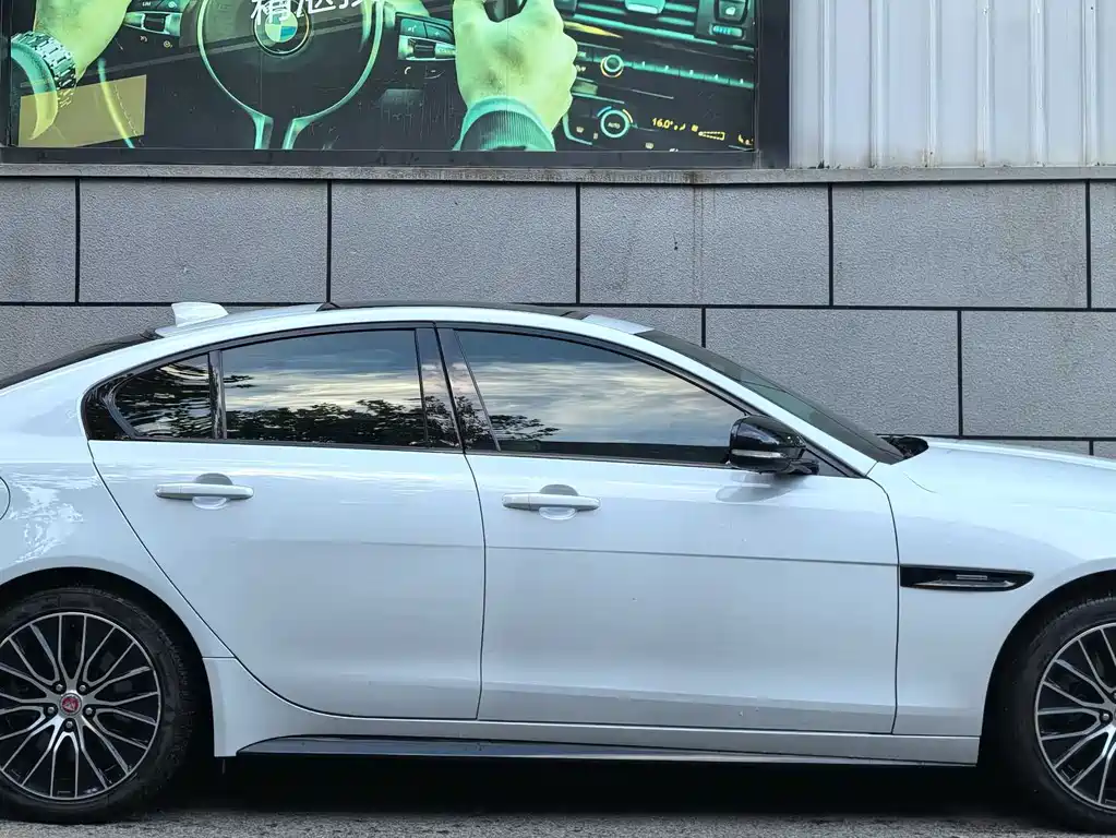 Jaguar XE — миниатюра 4