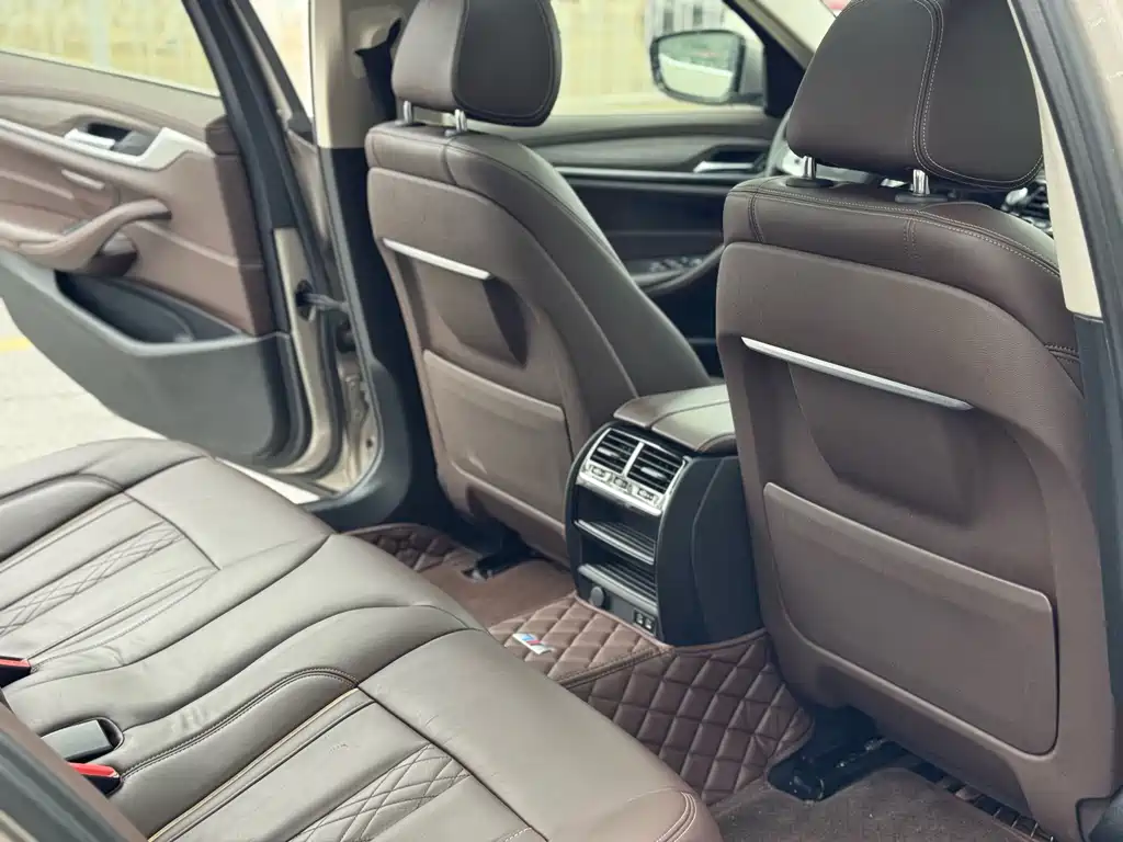BMW 5 Series — миниатюра 28