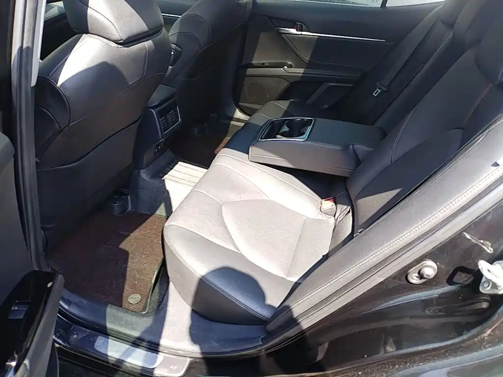 Toyota Camry — миниатюра 17