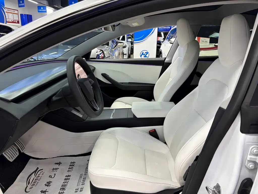 Tesla Model 3 — миниатюра 5