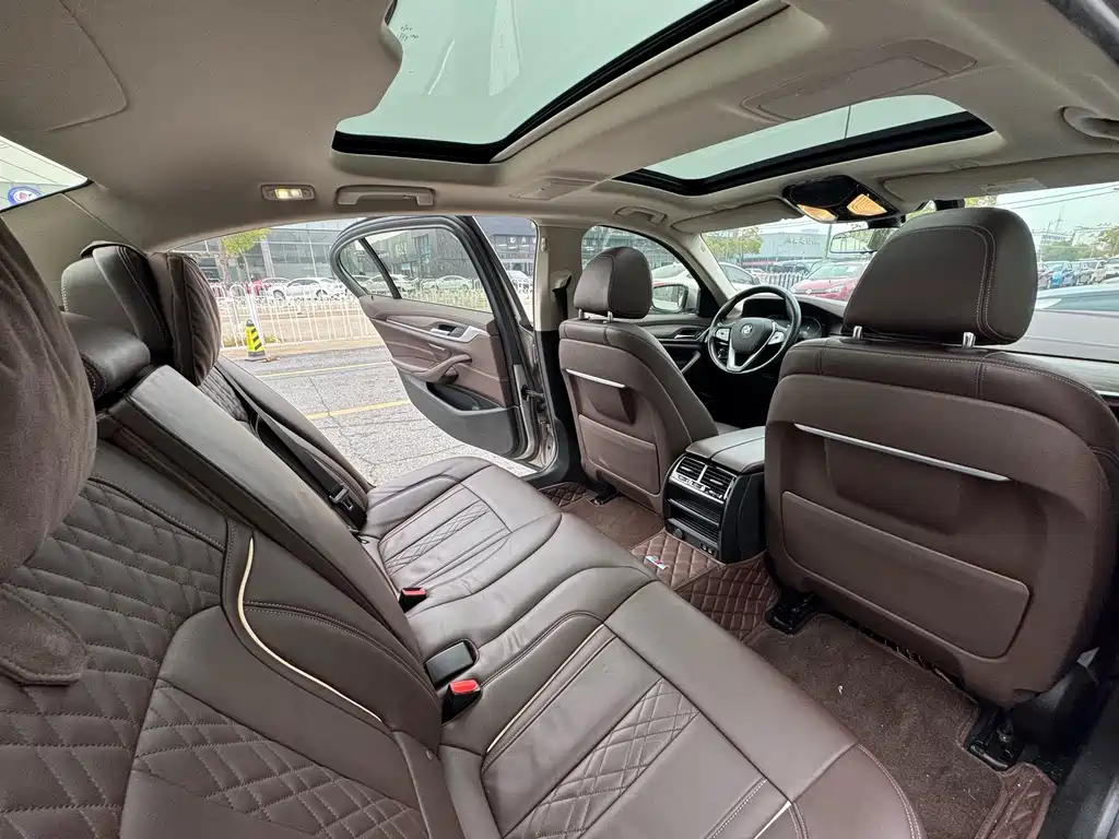 BMW 5 Series — миниатюра 12