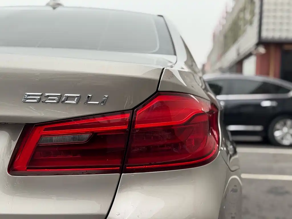 BMW 5 Series — миниатюра 38