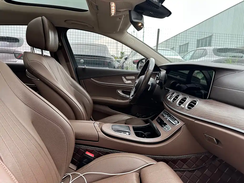 Mercedes-Benz E-Class — миниатюра 16