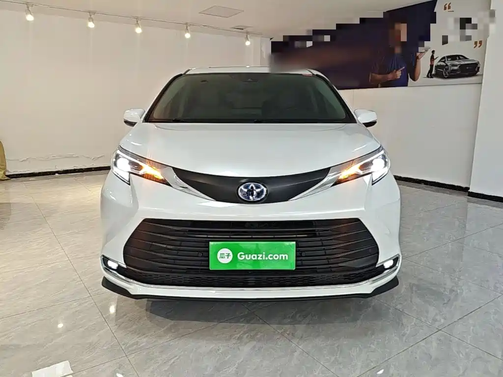 Toyota Sienna — миниатюра 3