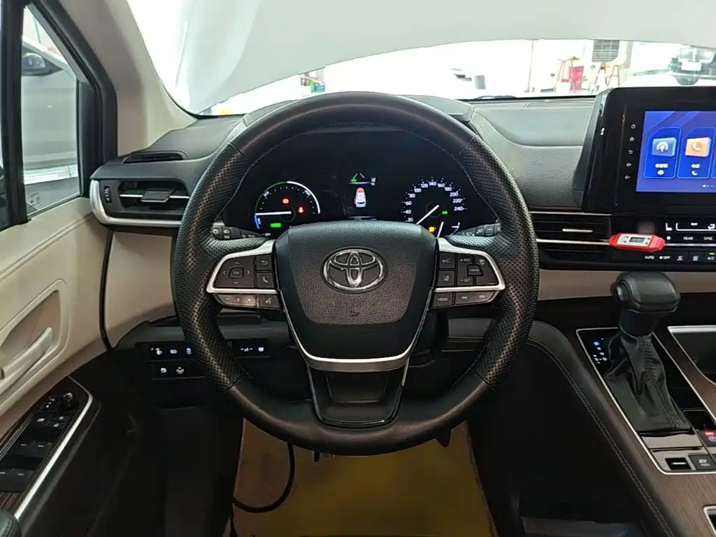 Toyota Sienna — миниатюра 11