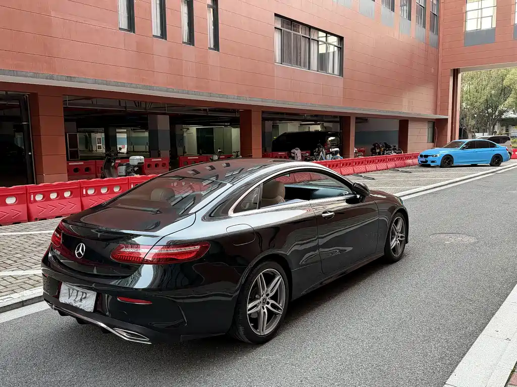 Mercedes-Benz E-Class (Import) — миниатюра 18