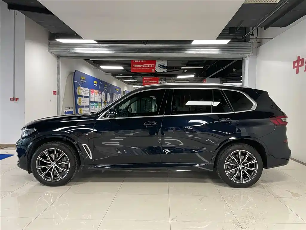 BMW X5 2022 xDrive 30Li Premium M Sport