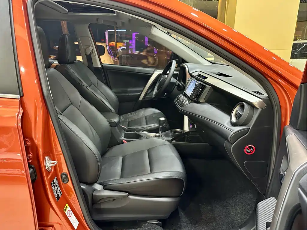 Toyota RAV4 — миниатюра 10