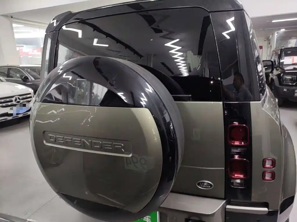 Land Rover Defender — миниатюра 6