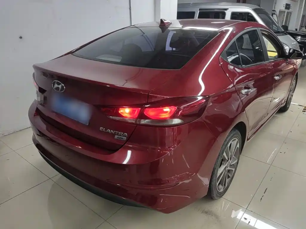 Hyundai Elantra — миниатюра 7