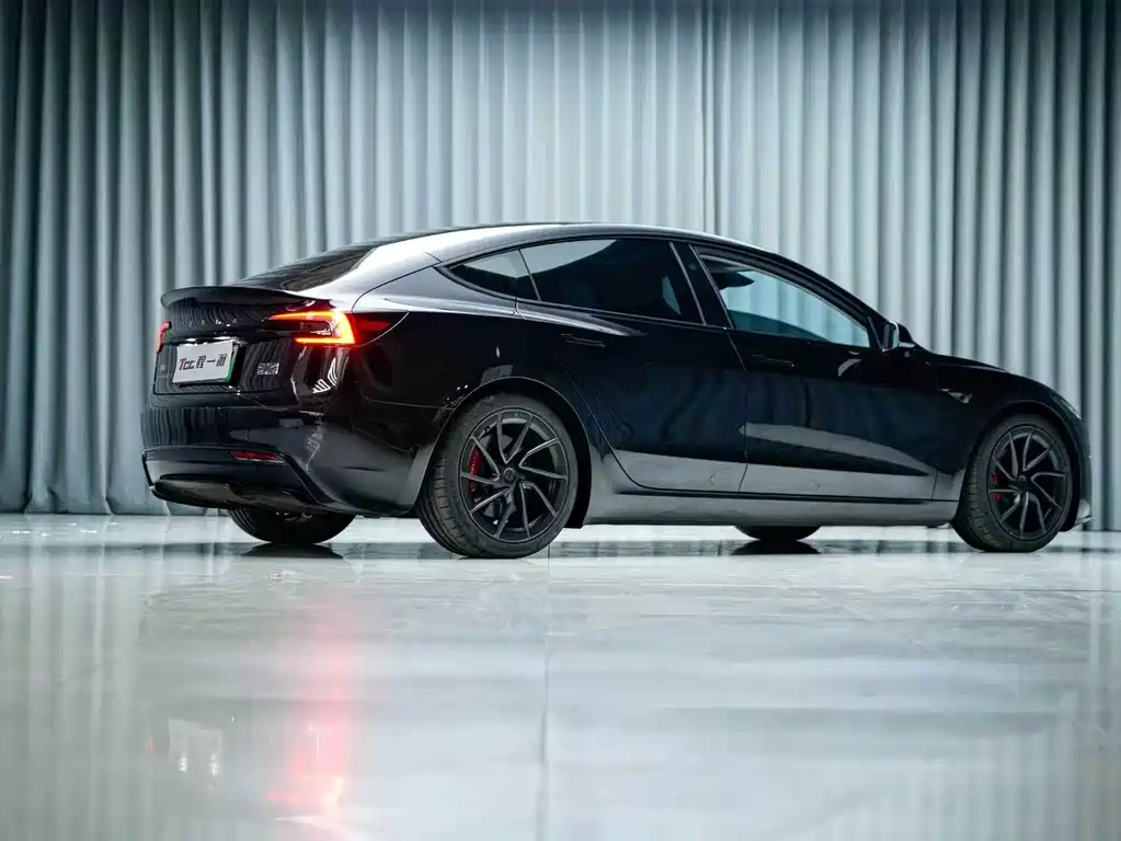 Tesla Model 3 — миниатюра 10