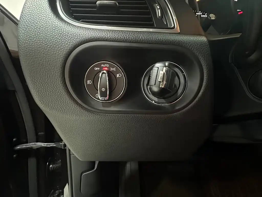 Porsche Macan — миниатюра 9
