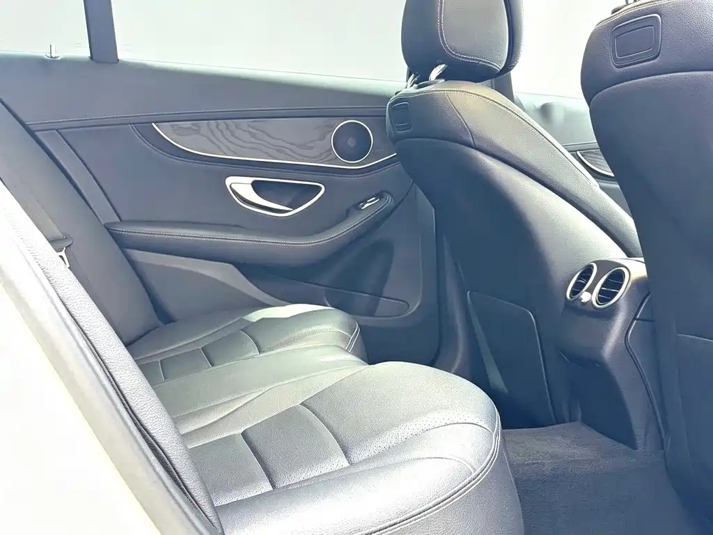 Mercedes-Benz C-Class — миниатюра 6