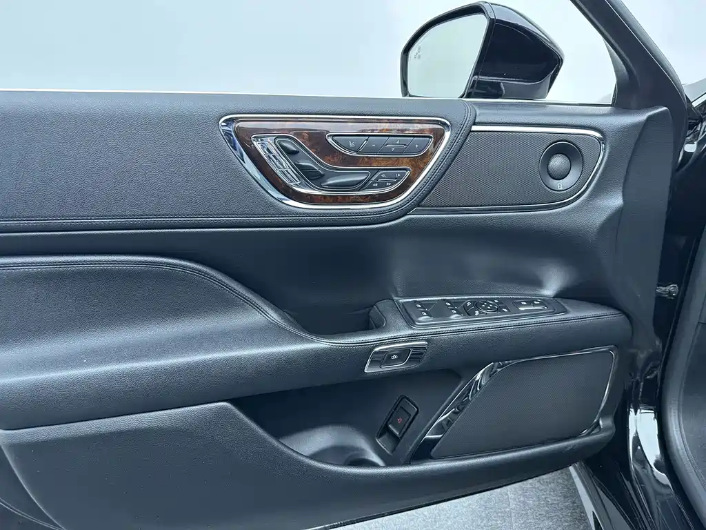 Lincoln Continental — миниатюра 14