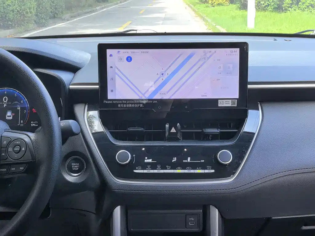 Toyota Corolla Cross — миниатюра 12