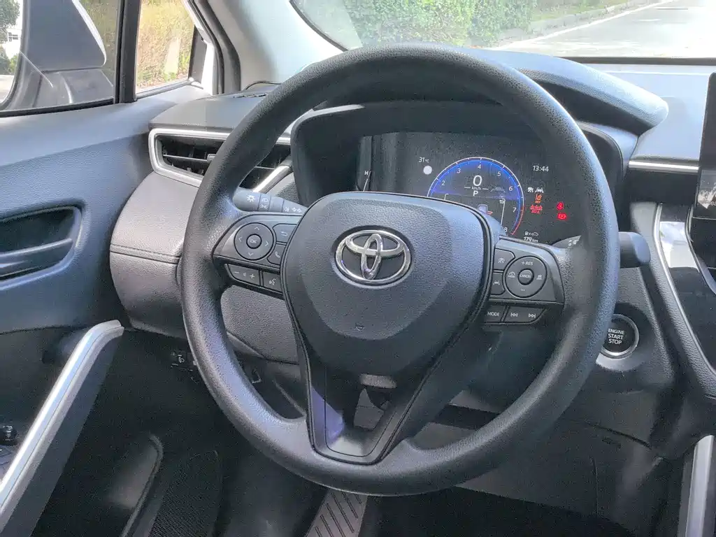 Toyota Corolla Cross — миниатюра 13