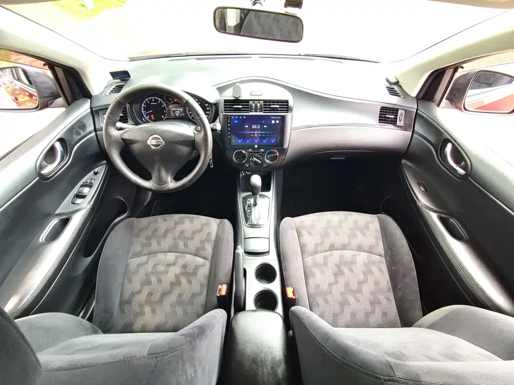 Nissan Tiida — миниатюра 12