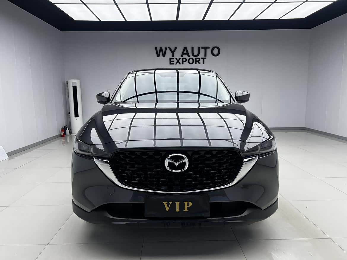 Mazda CX-5 2.0 л 2024 г. Серебристо-серый, пробег 3000 км