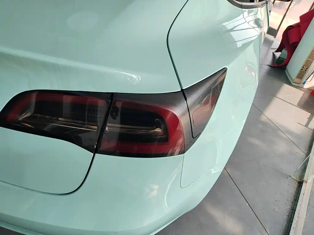 Tesla Model 3 — миниатюра 8