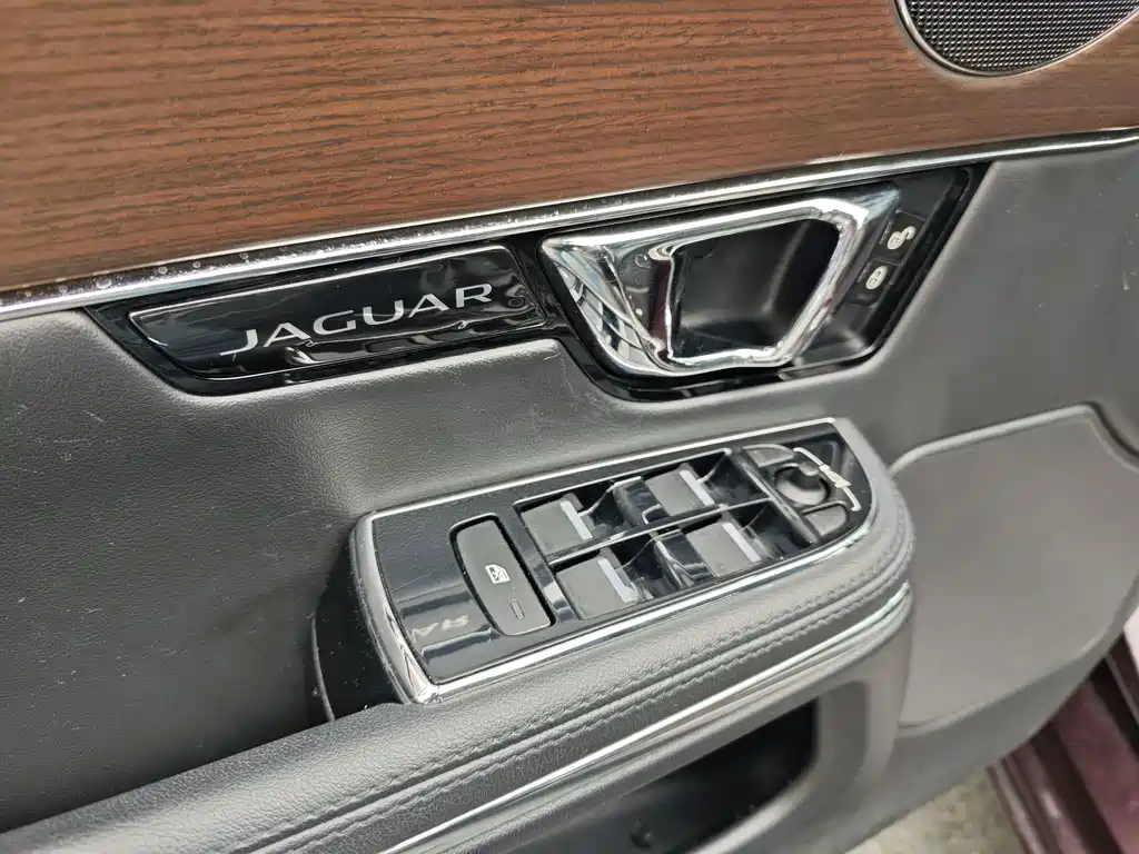 Jaguar XJ — миниатюра 22