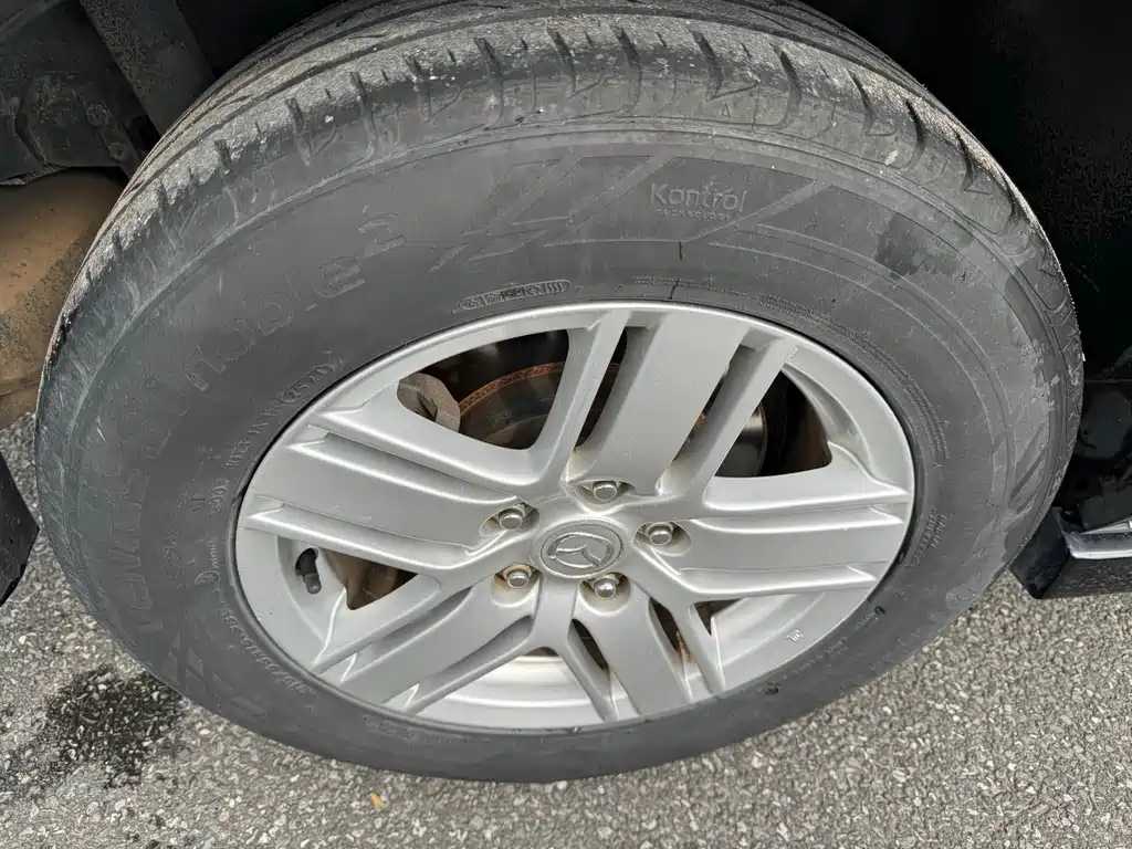 Mazda 8 2011 2.3L Luxury