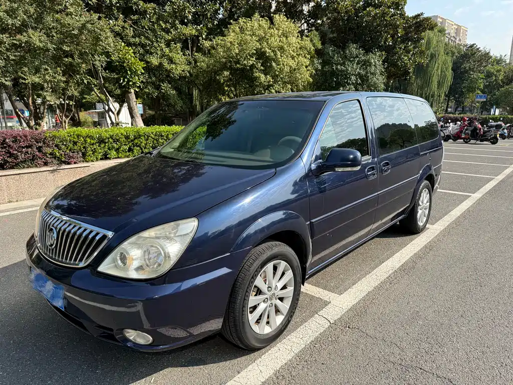 Buick GL8 — миниатюра 2