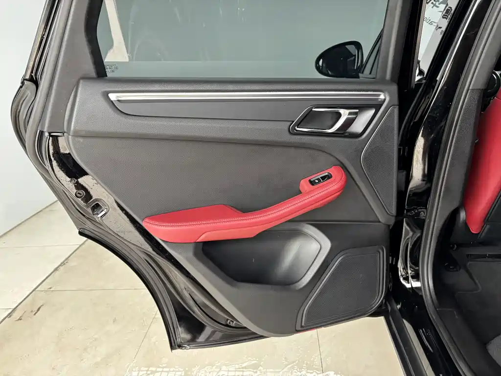 Porsche Macan — миниатюра 21