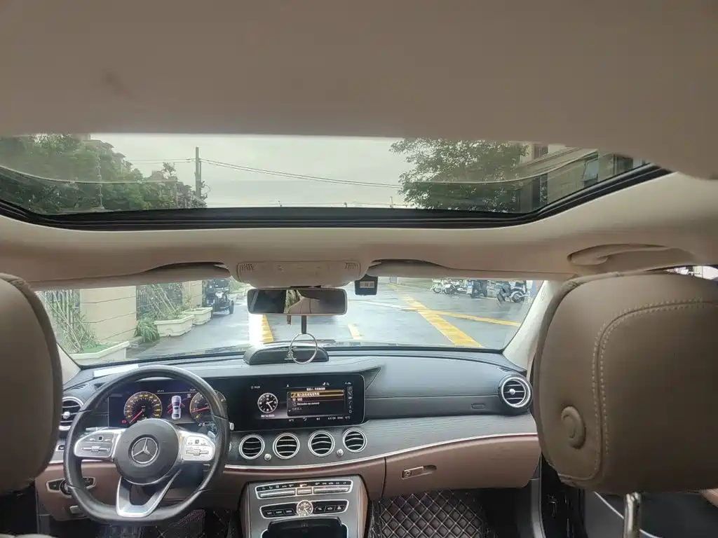 Mercedes-Benz E-Class — миниатюра 9