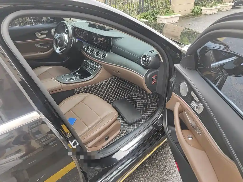 Mercedes-Benz E-Class — миниатюра 18