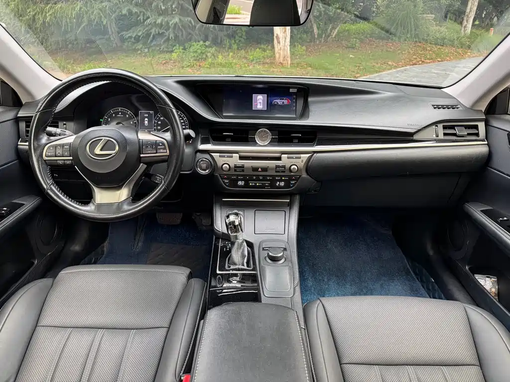Lexus ES — миниатюра 8