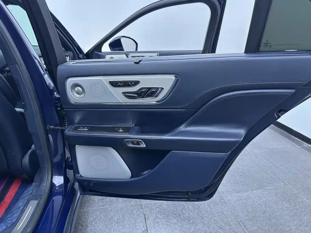 Lincoln Continental — миниатюра 23