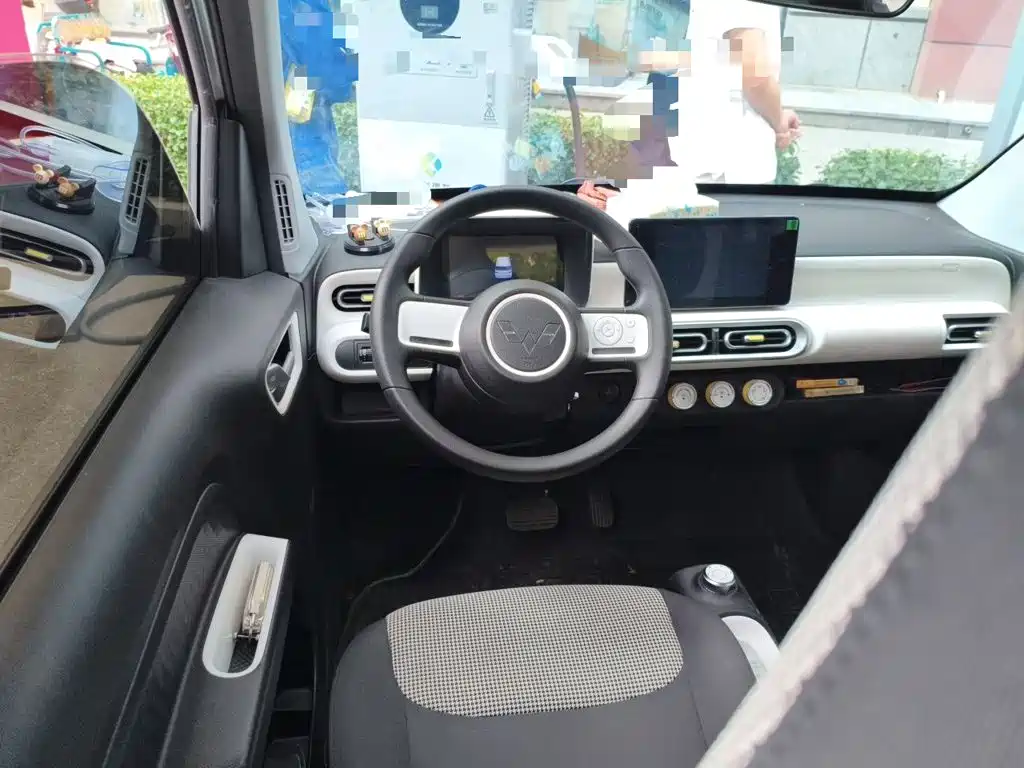Wuling MINIEV — миниатюра 6