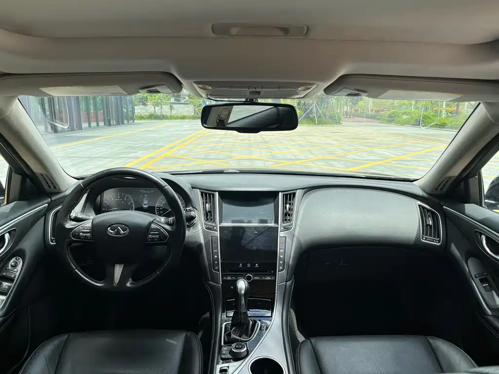 Infiniti Q50L 2015 2.0T Enjoy