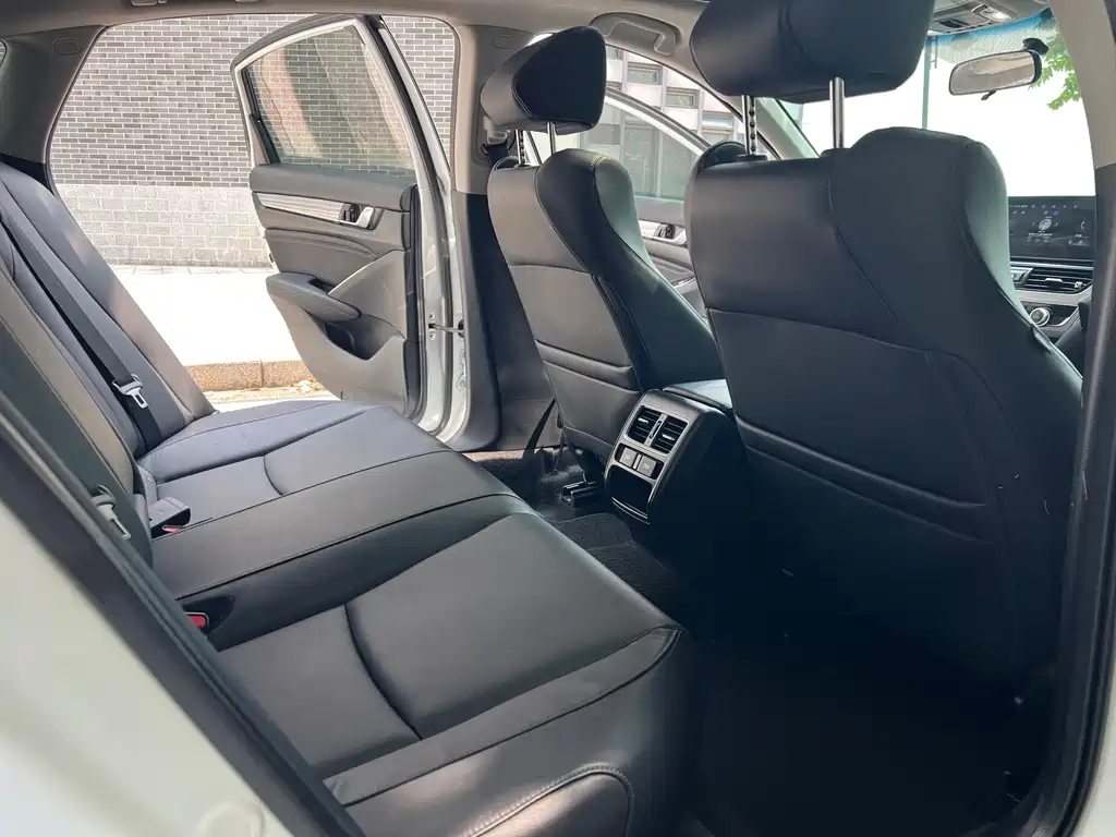 Honda Accord — миниатюра 11