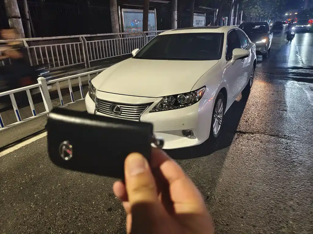 Купить Lexus ES