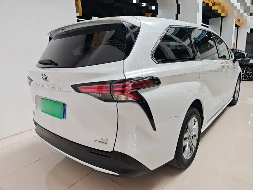 Toyota Sienna — миниатюра 6