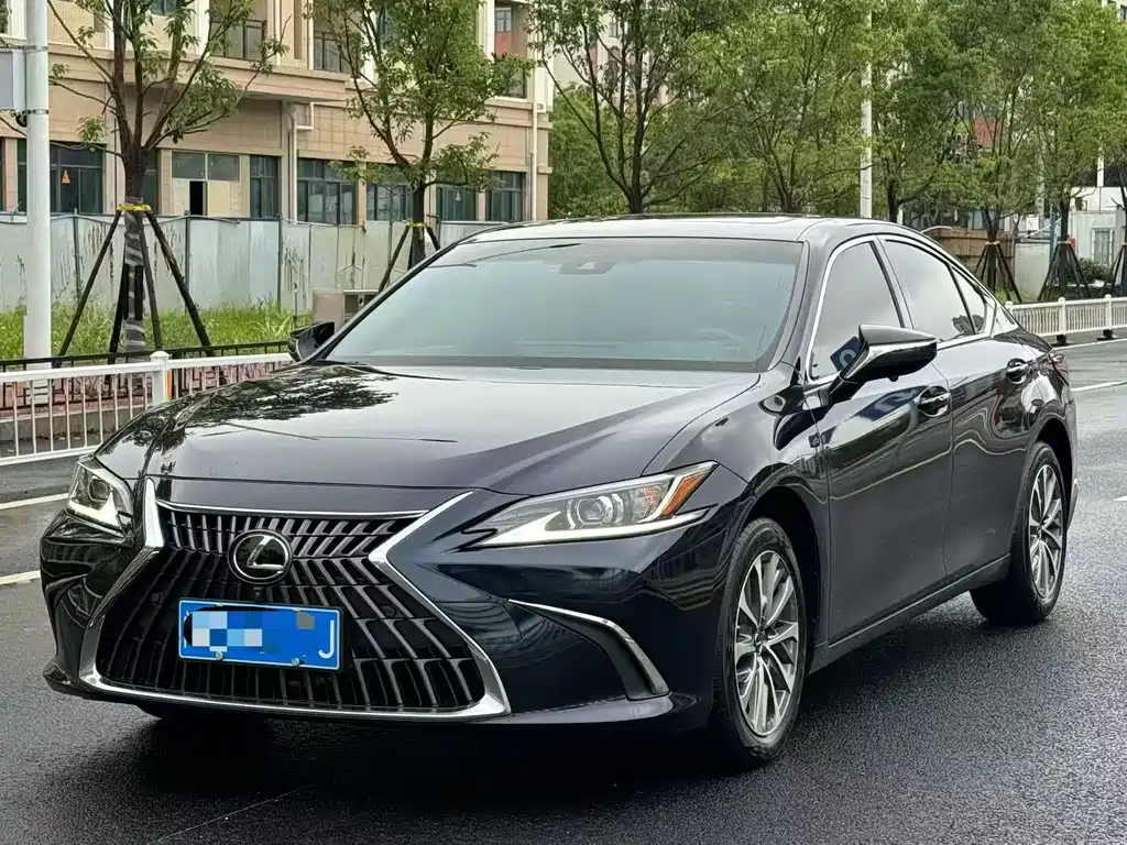 Купить Lexus ES