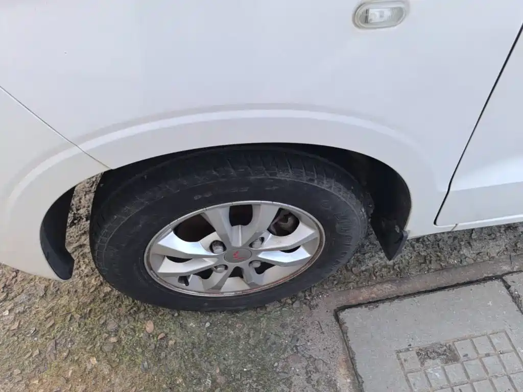 Wuling Hongguang V — миниатюра 23