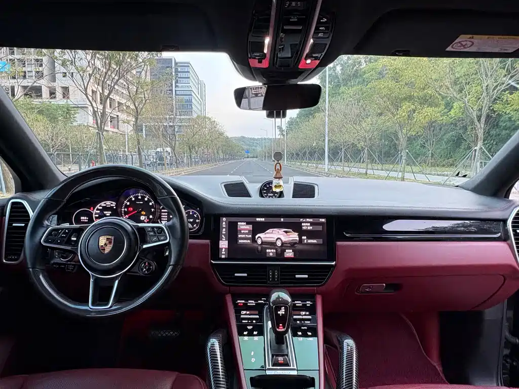 Porsche Cayenne — миниатюра 5