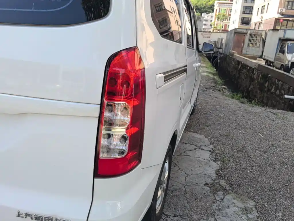 Wuling Hongguang V — миниатюра 8