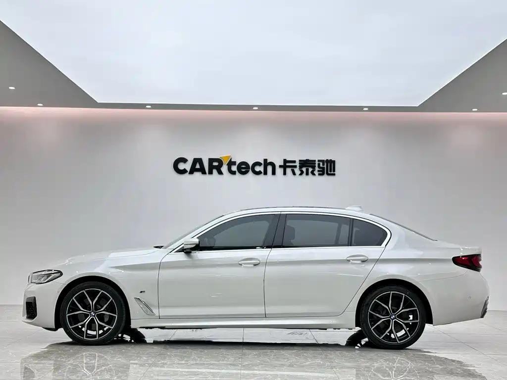 BMW 5 Series — миниатюра 2
