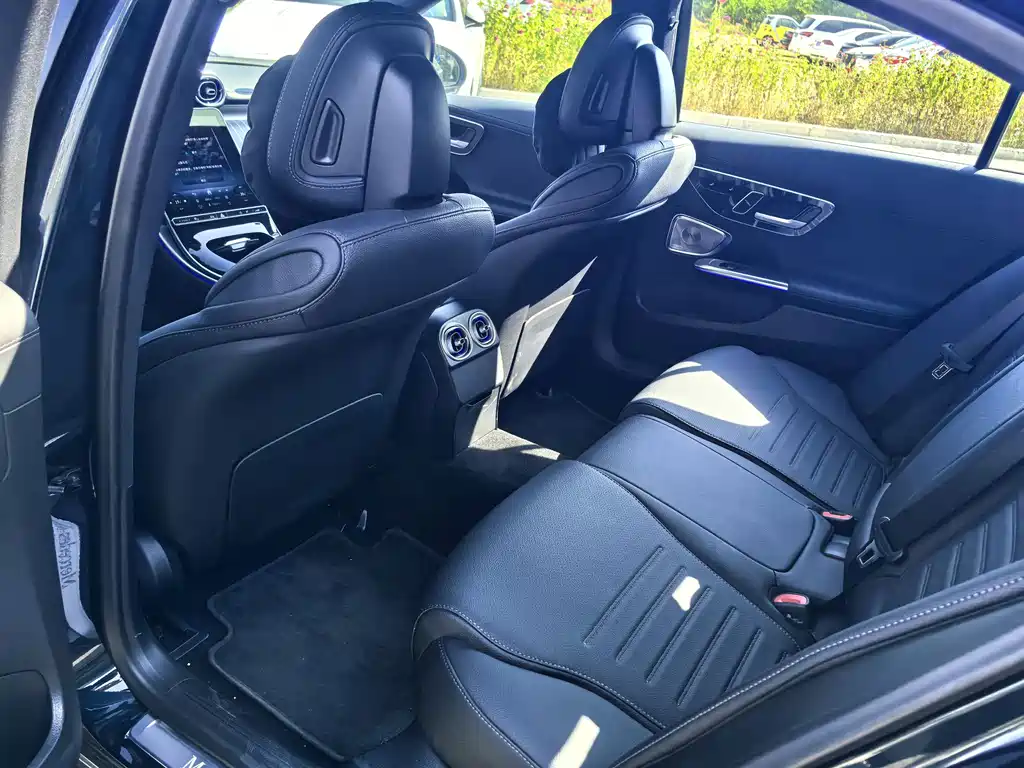 Mercedes-Benz C-Class — миниатюра 6