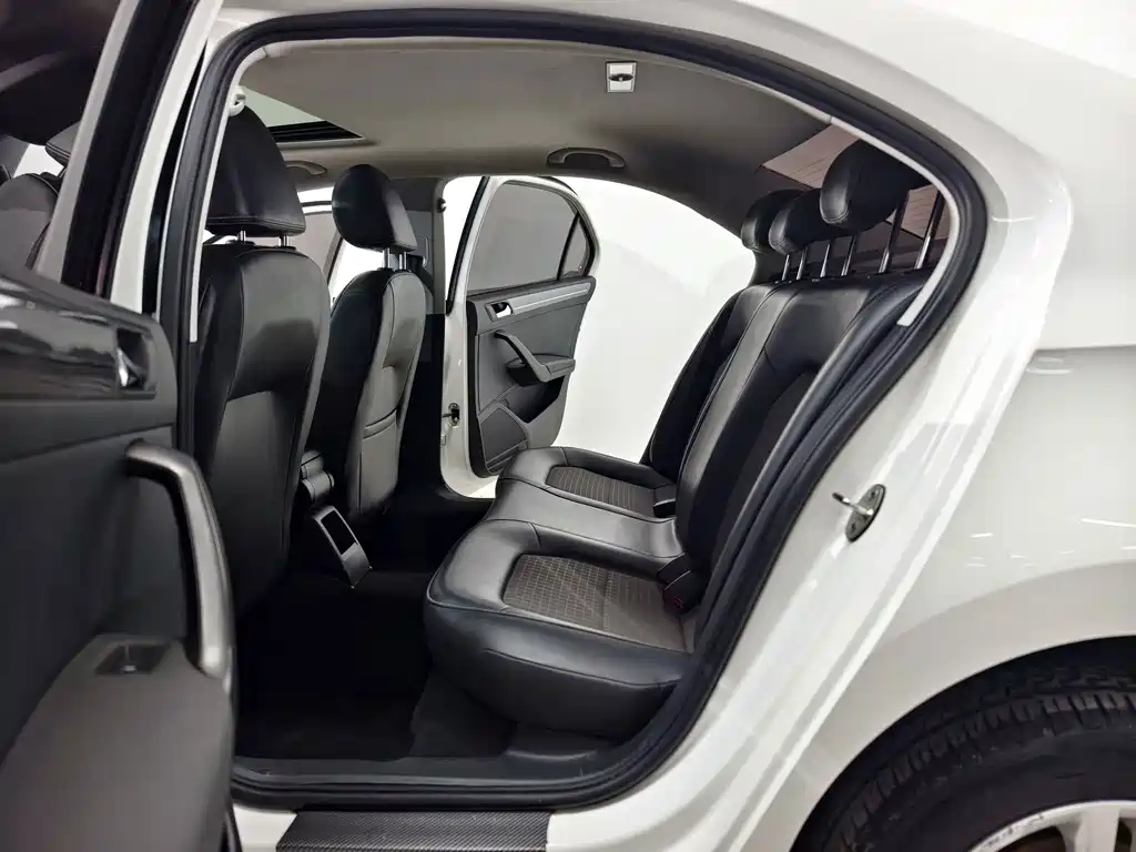 Volkswagen Santana — миниатюра 13