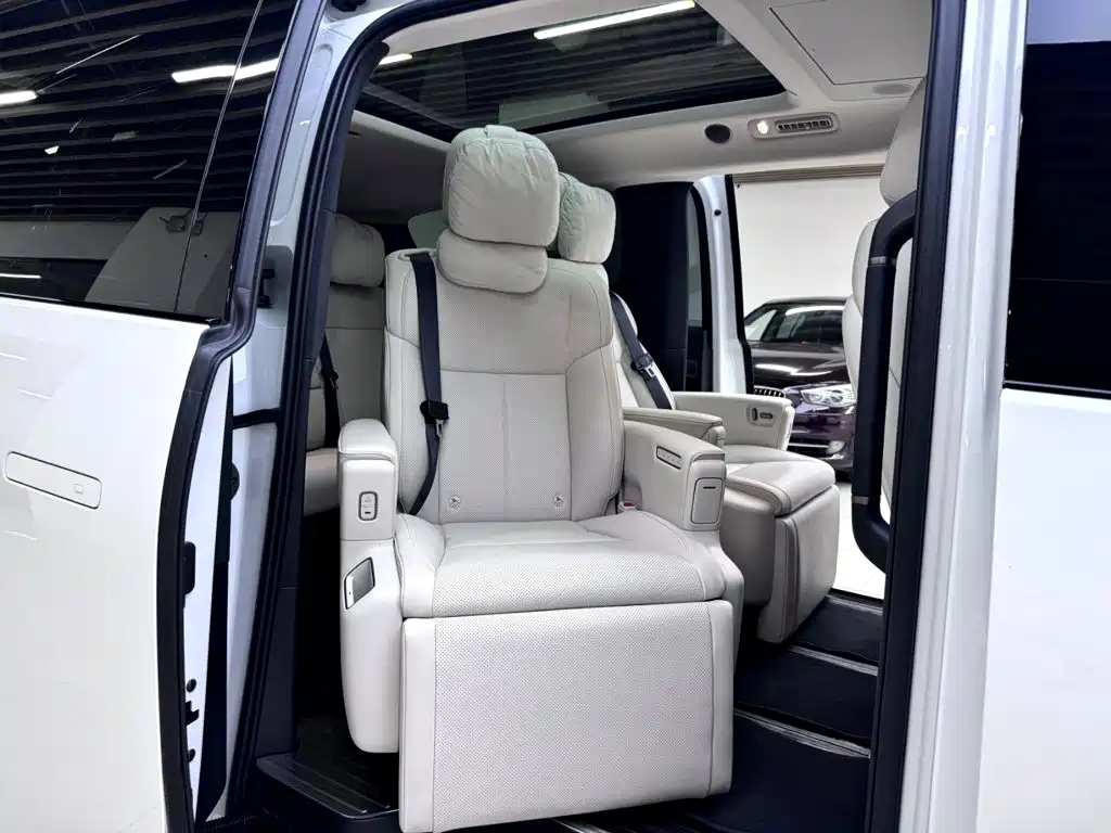 Li Auto Li MEGA — миниатюра 21