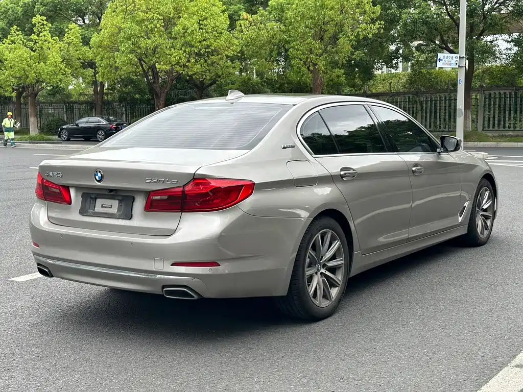 BMW 5 Series New Energy — миниатюра 5