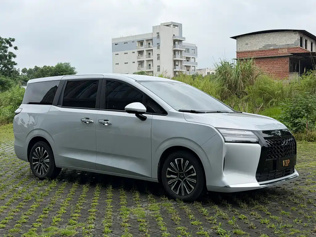 Wuling 730 2025 1.5T CVT Elite